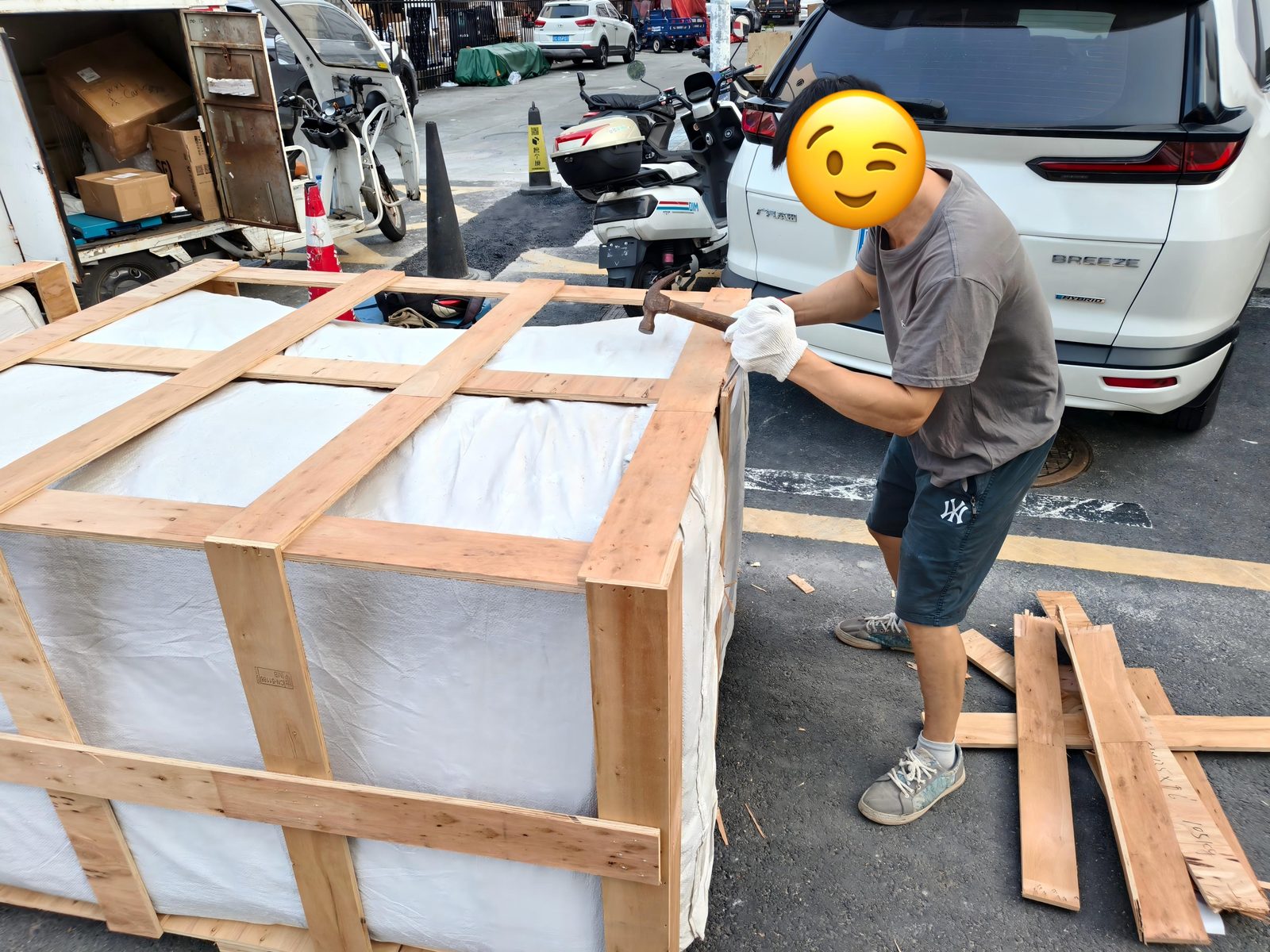 Receiving and unpacking wooden crates on site in Shenzhen